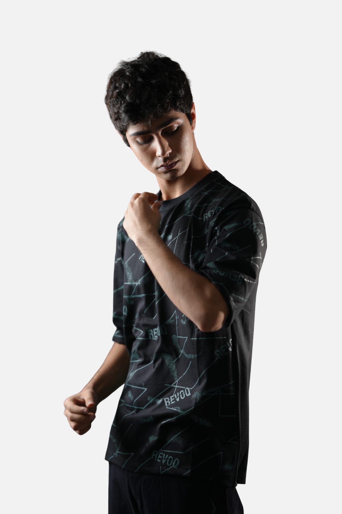 Modvst Black Tee