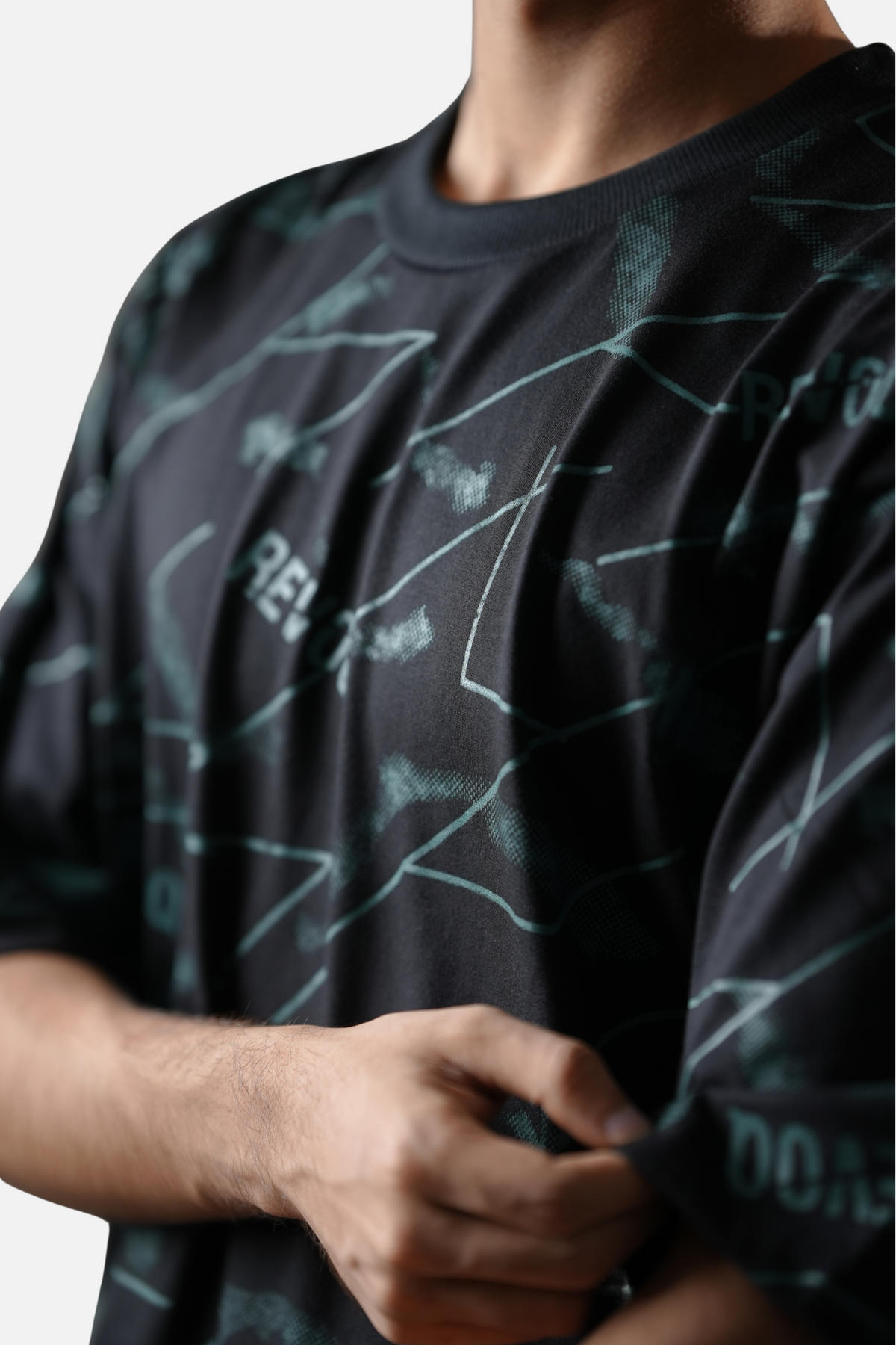 Modvst Black Tee