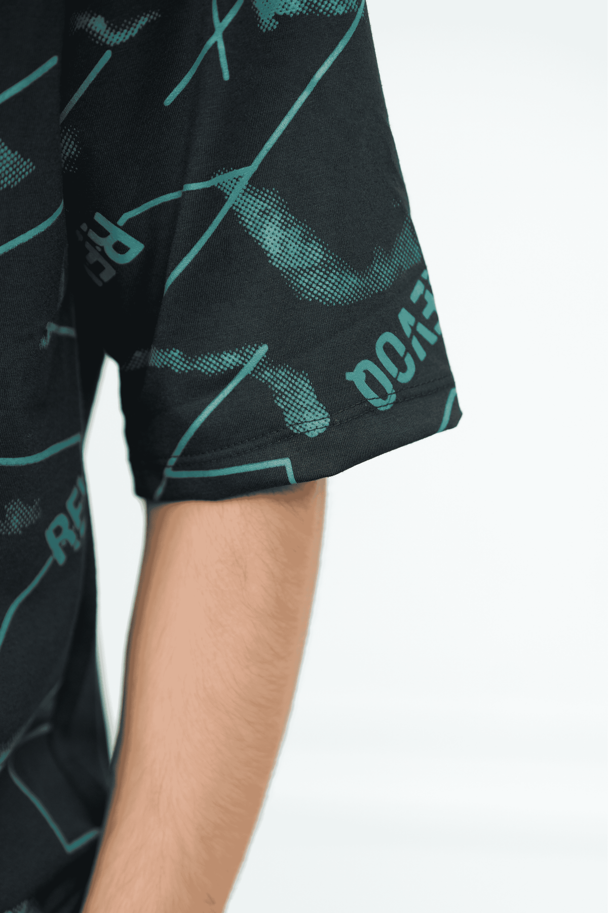 Modvst Black Tee