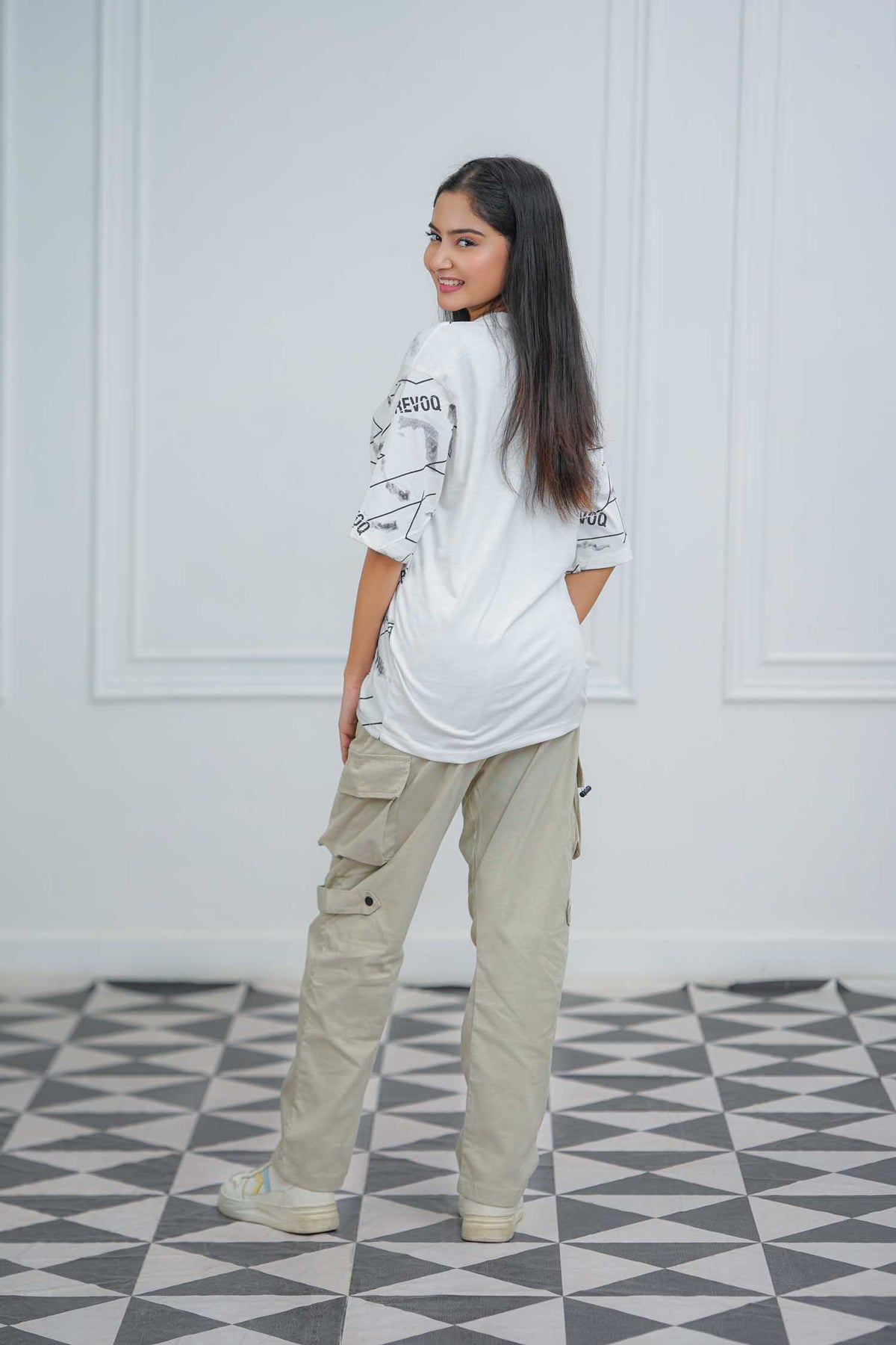 Modvst White (T-Shirt)